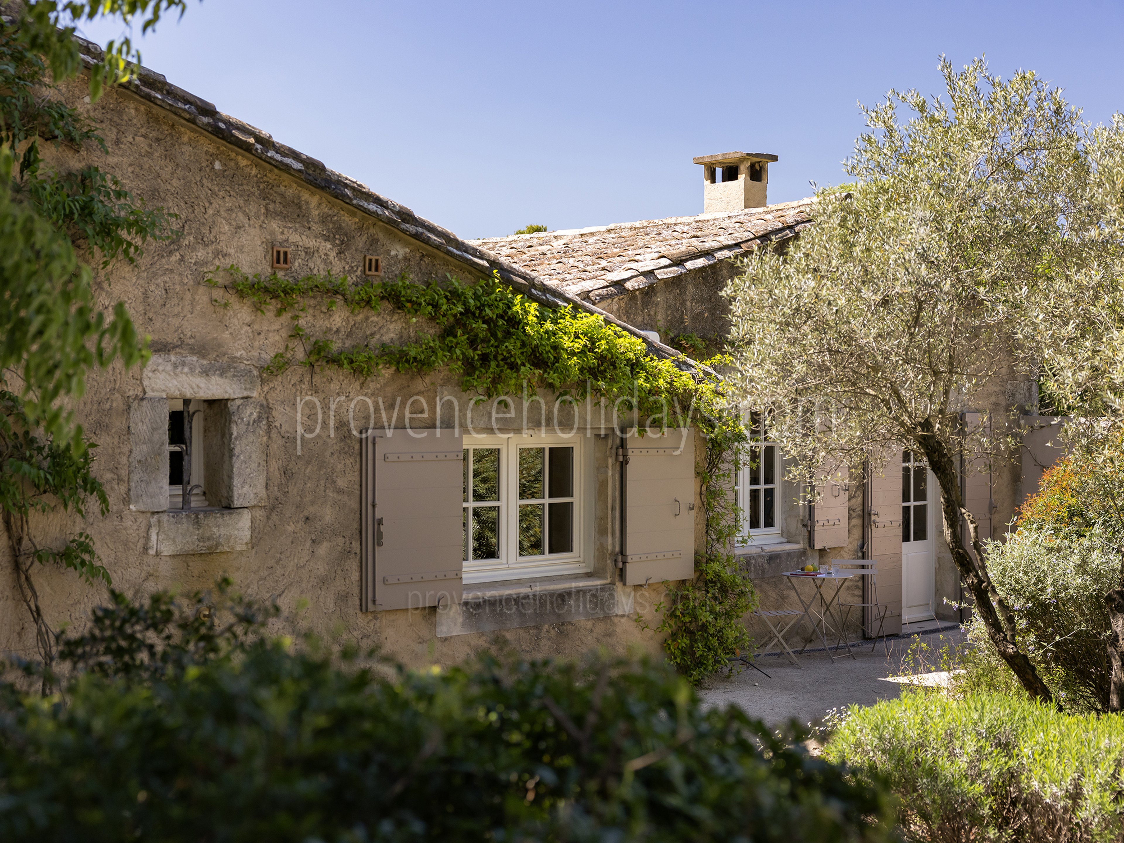 25 - Le Mazet Saint Paul: Villa: Exterior