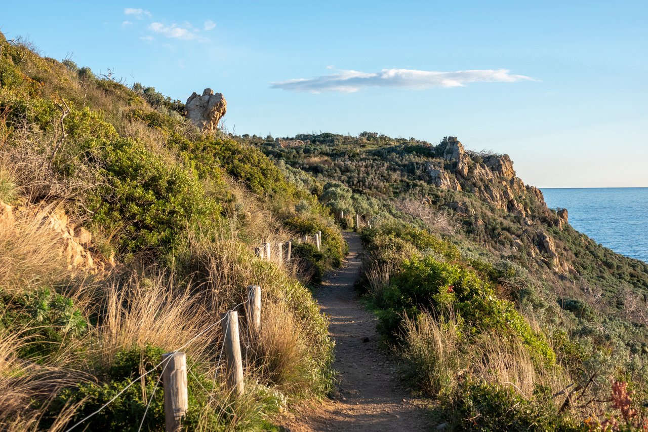 hiking trail provence