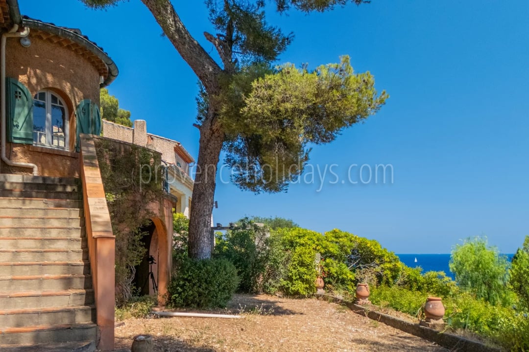 6 - Villa to renovate in Lavandou: Villa: Exterior