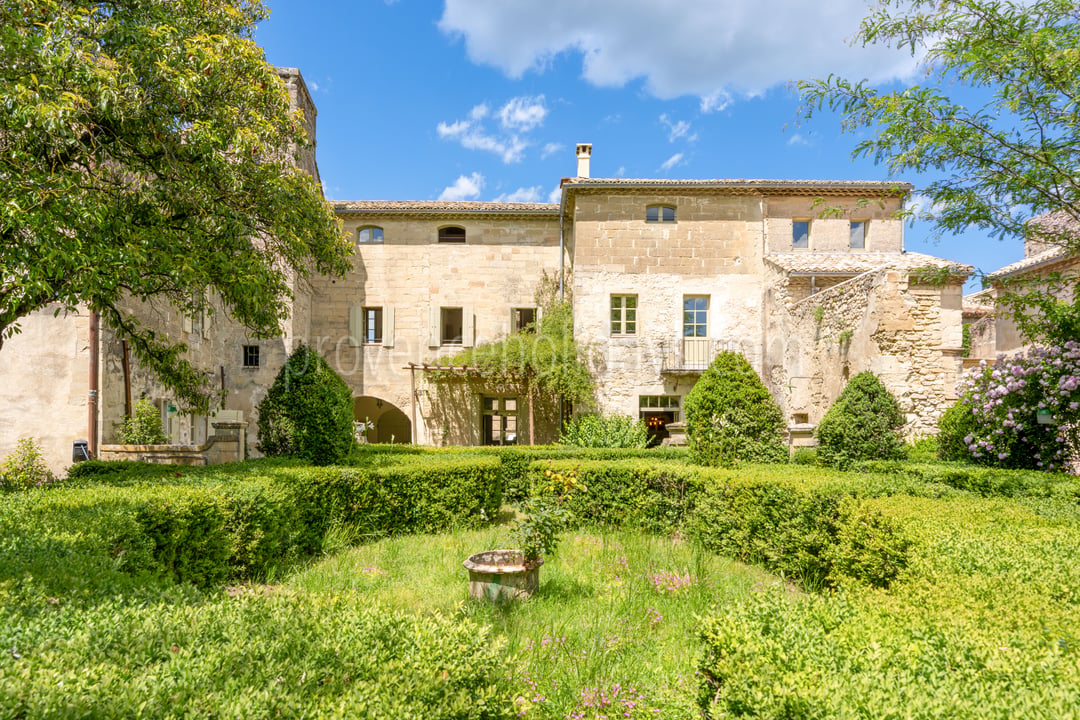 8 - Les Vieilles Pierres: Villa: Exterior