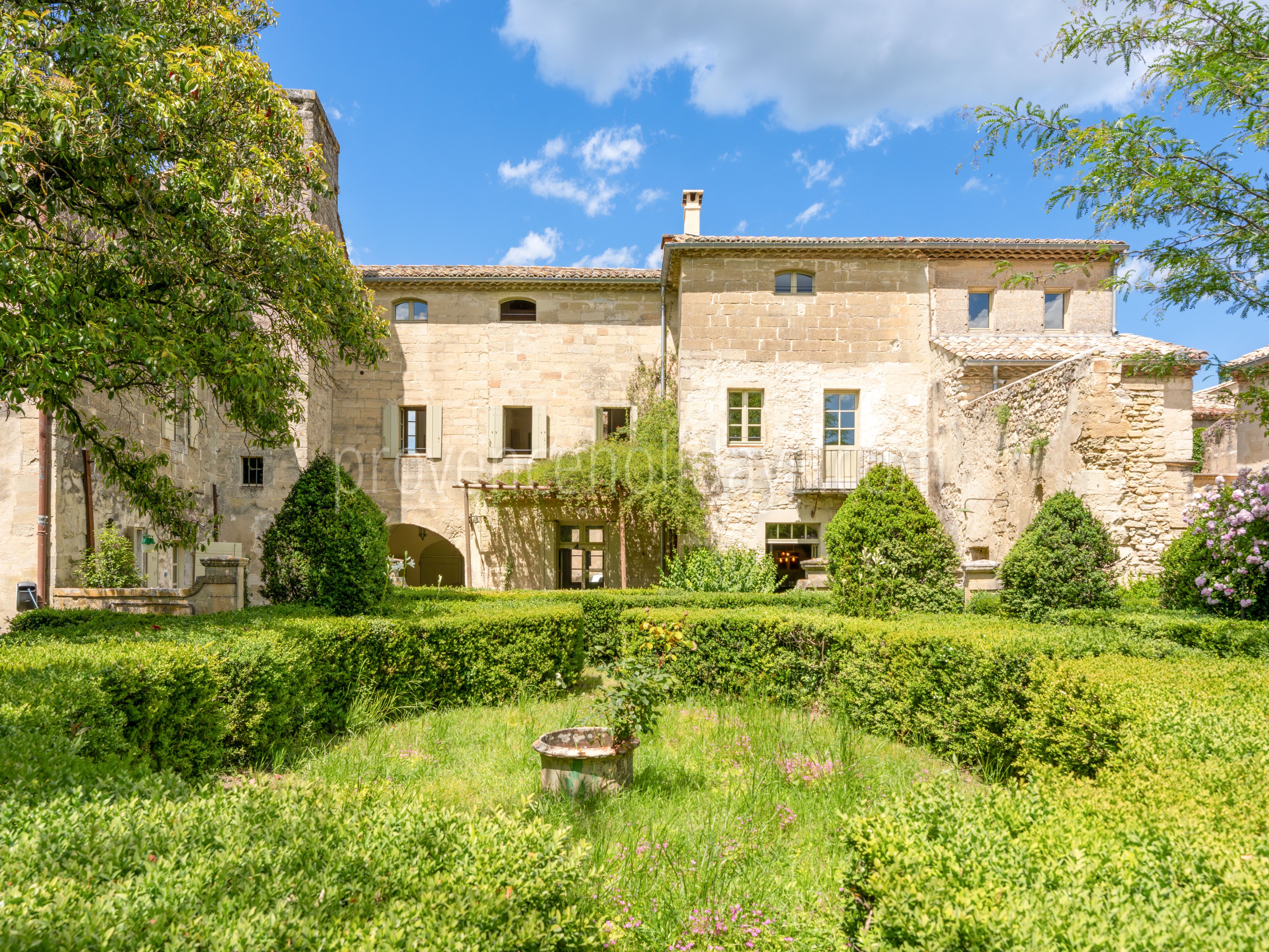8 - Les Vieilles Pierres: Villa: Exterior
