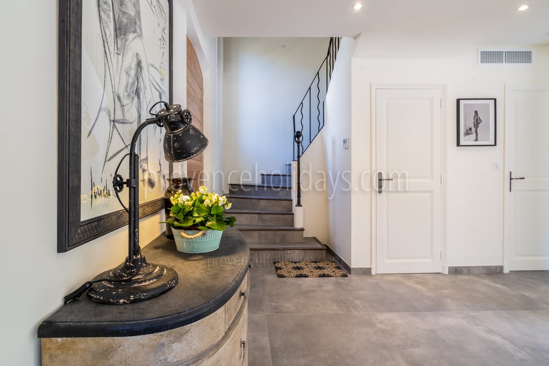 24 - Mas des Amandes: Villa: Interior