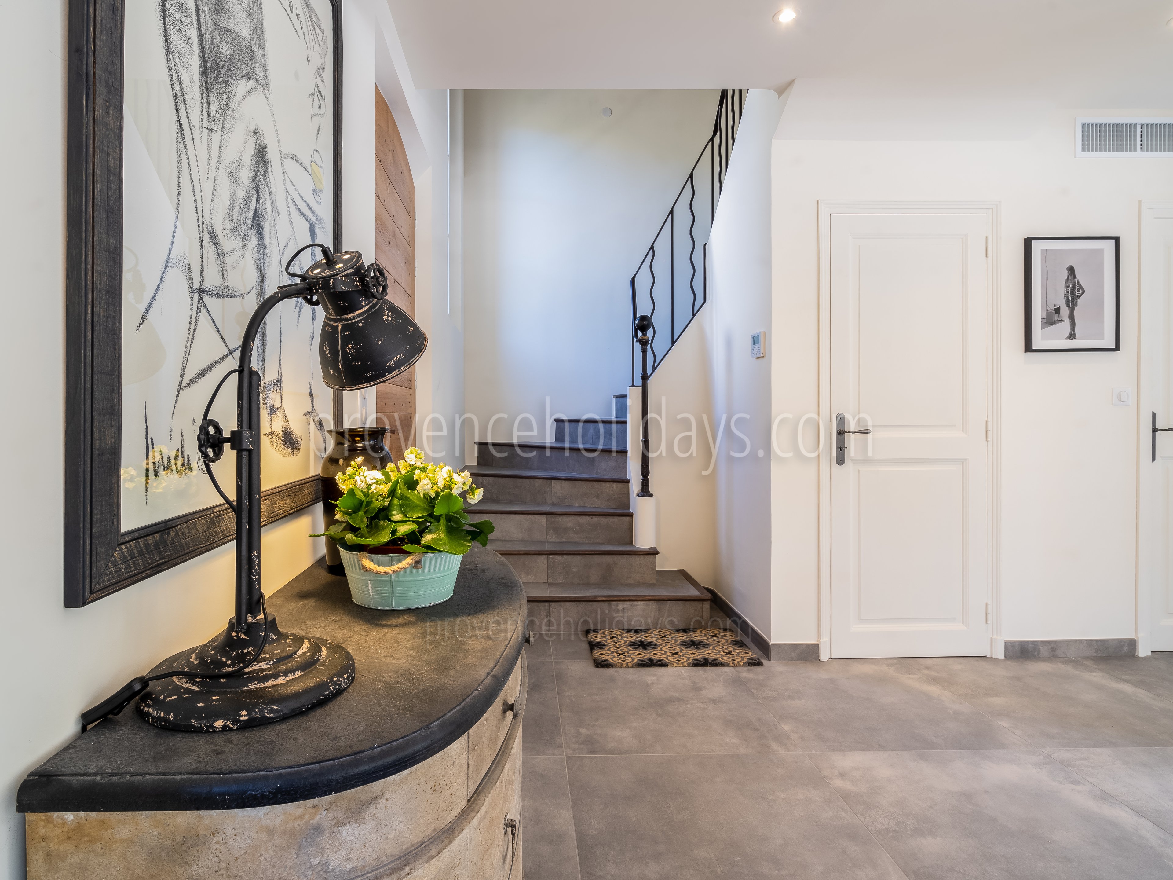 24 - Mas des Amandes: Villa: Interior