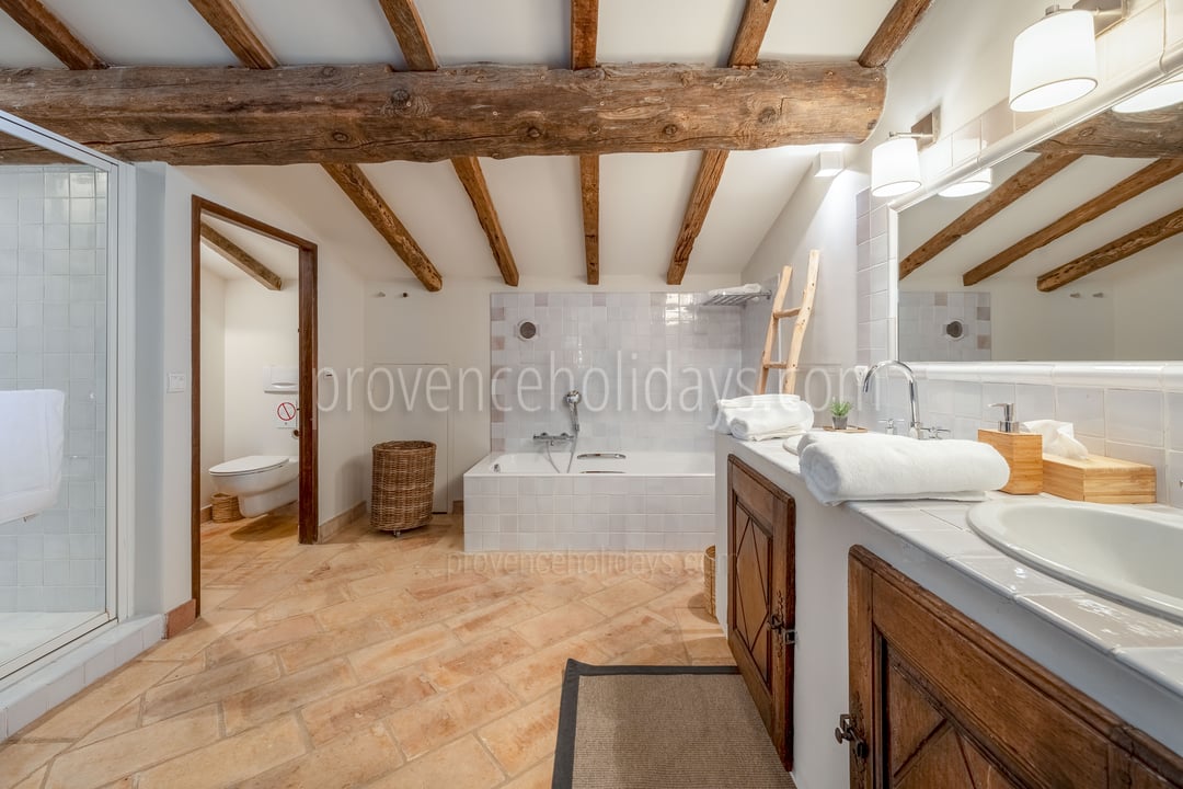 37 - Le Mas de Goult (24): Villa: Bathroom