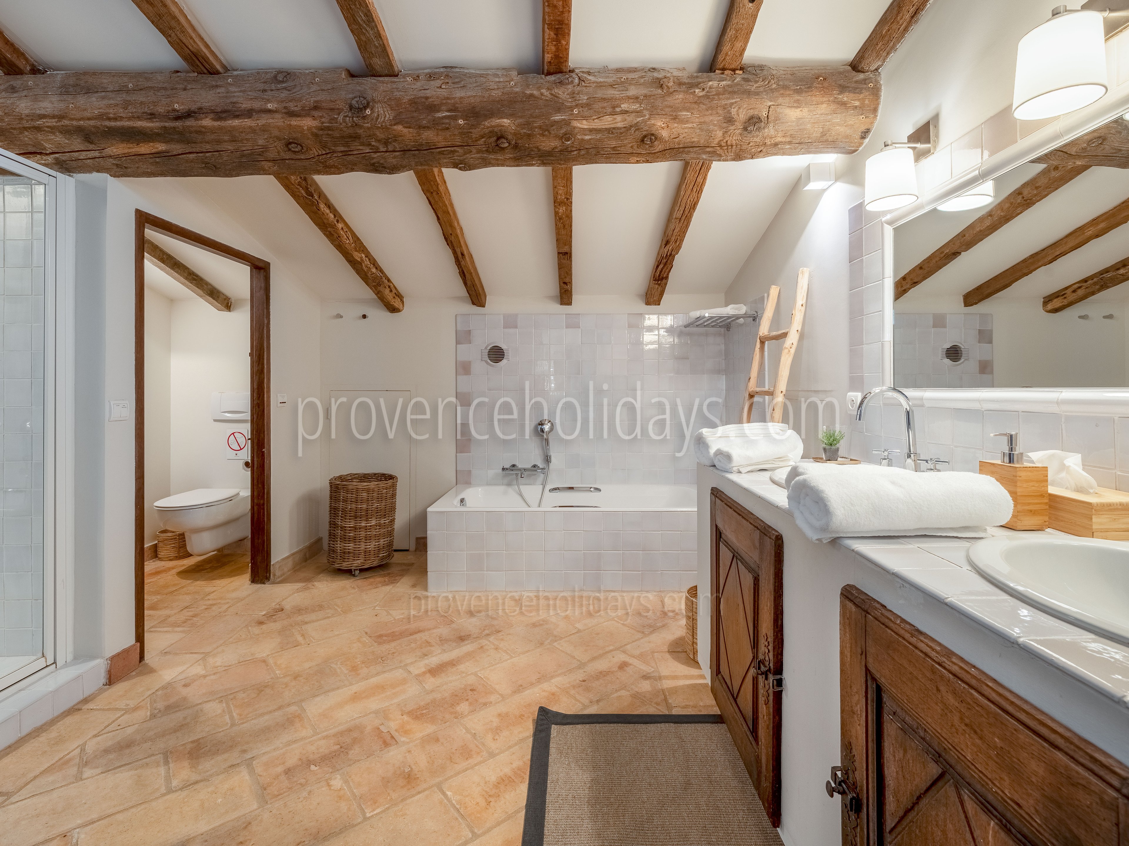 37 - Le Mas de Goult (24): Villa: Bathroom