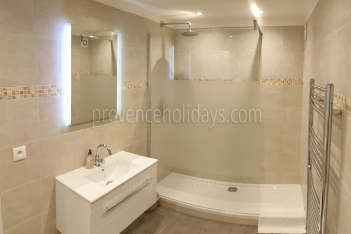 61 - Mas Lambesc: Villa: Bathroom