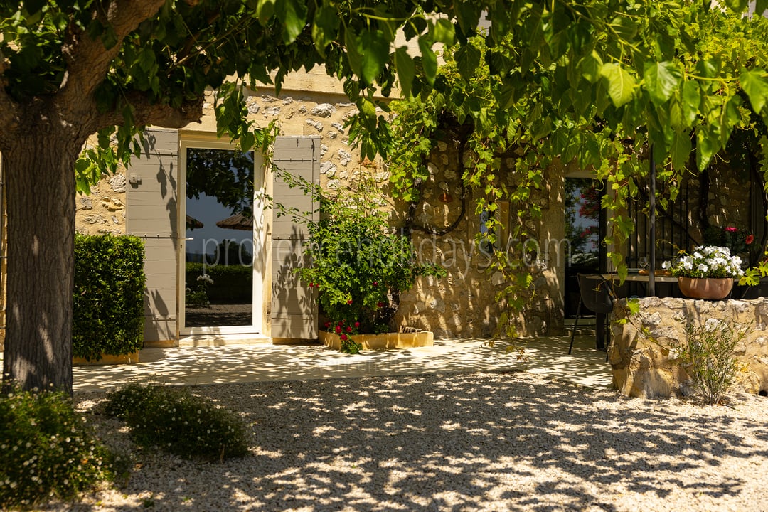 50 - Le Mas des Lauriers: Villa: Exterior