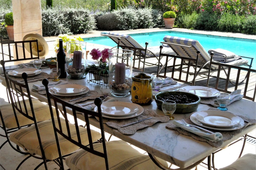 Maison Paradou: terrasse côté ouest