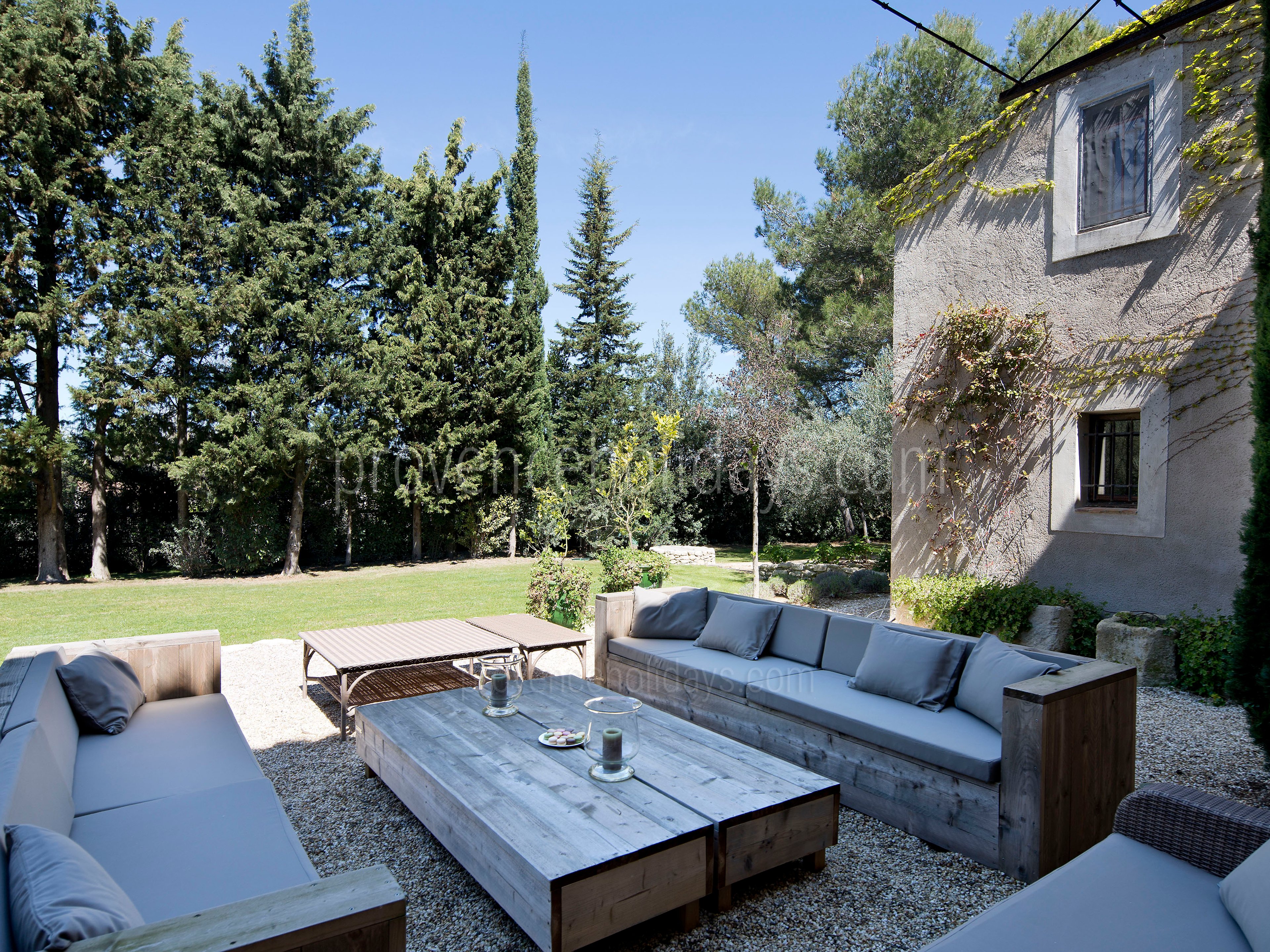 17 - Mas des Alpilles: Villa: Exterior