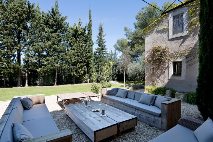 17 - Mas des Alpilles: Villa: Exterior