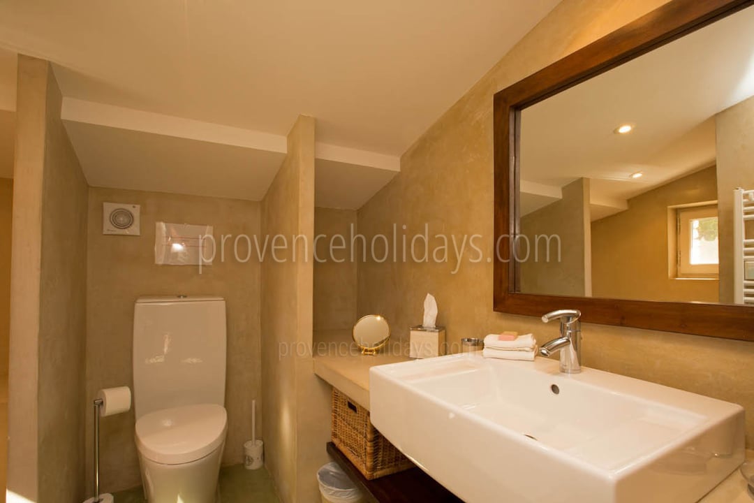 17 - Villa Jean: Villa: Bathroom