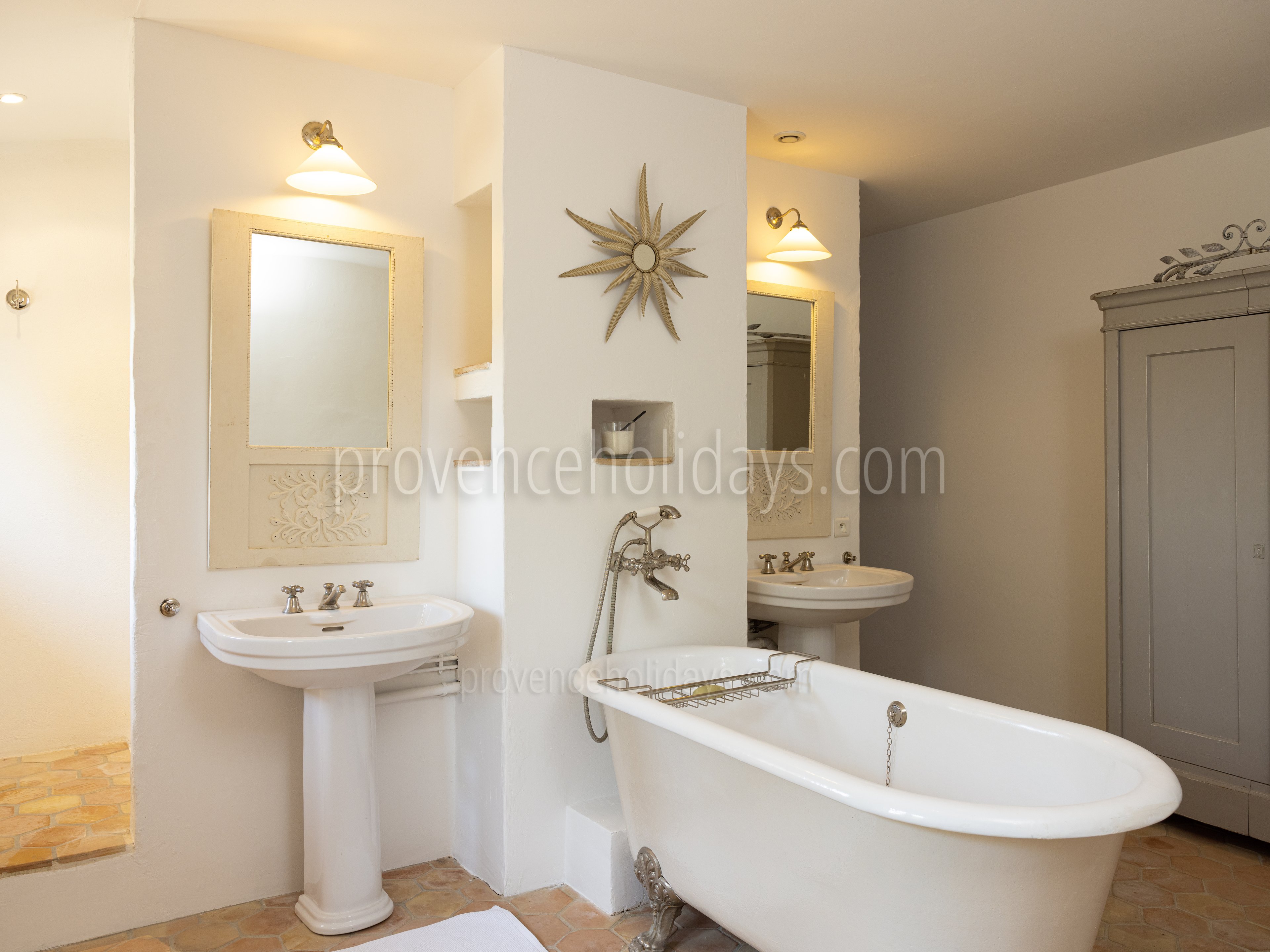 38 - Le Mas de Murs: Villa: Bathroom