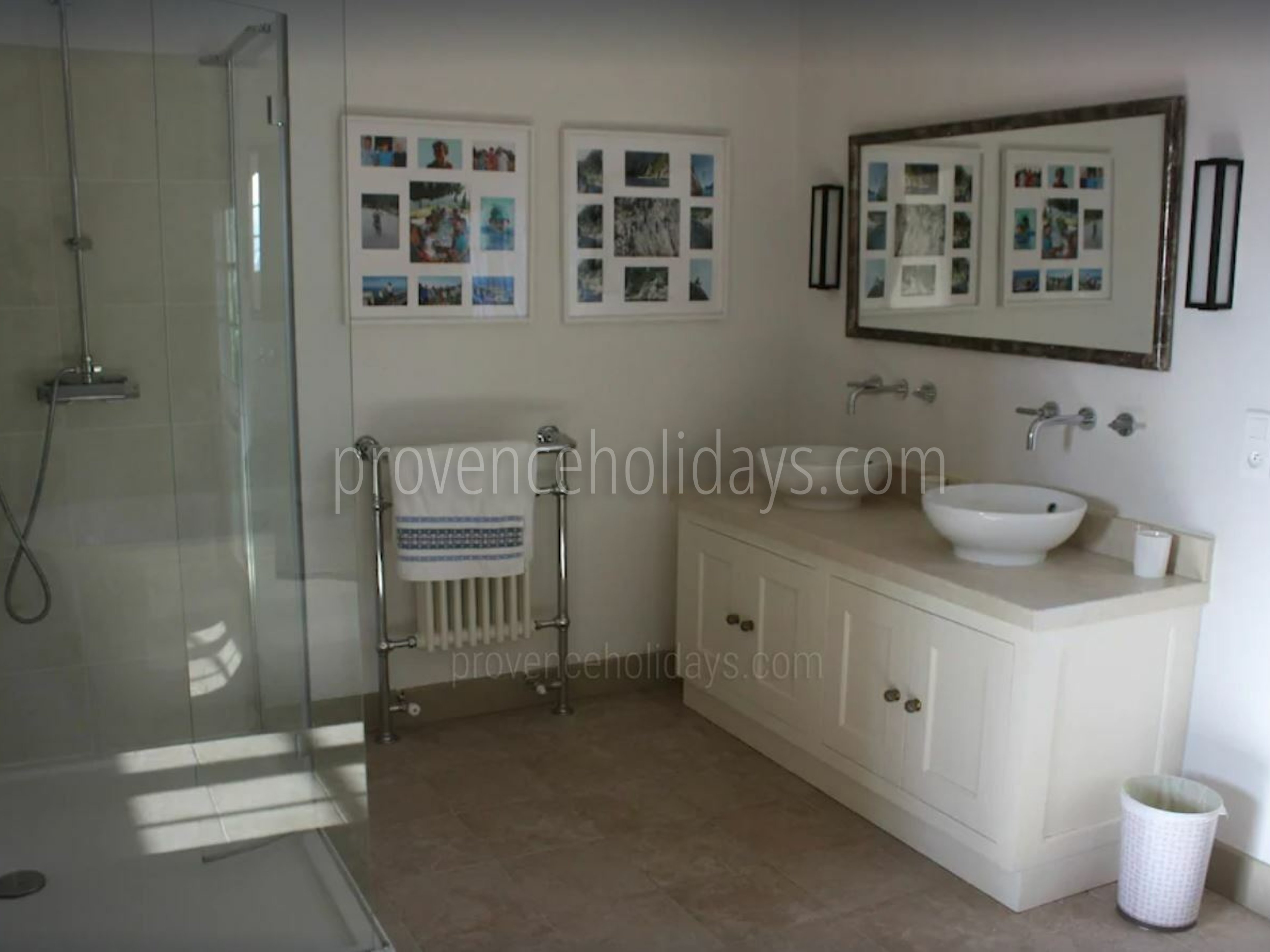 15 - Mas Blauvac: Villa: Bathroom