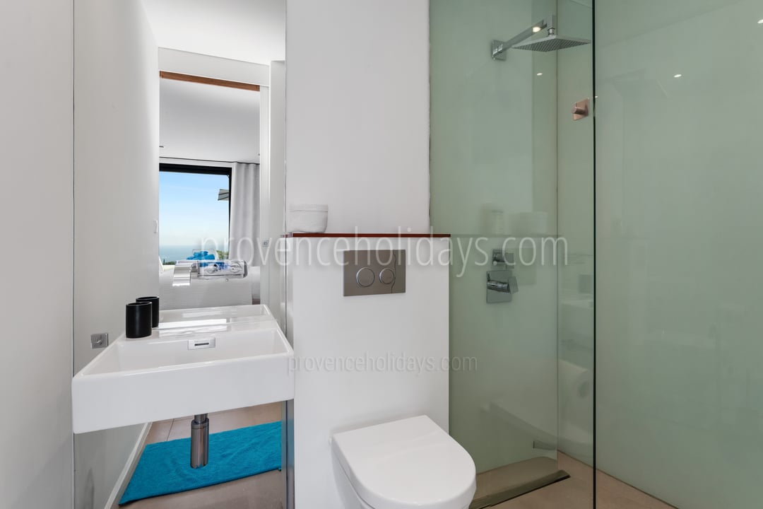 28 - Villa Iris: Villa: Bathroom