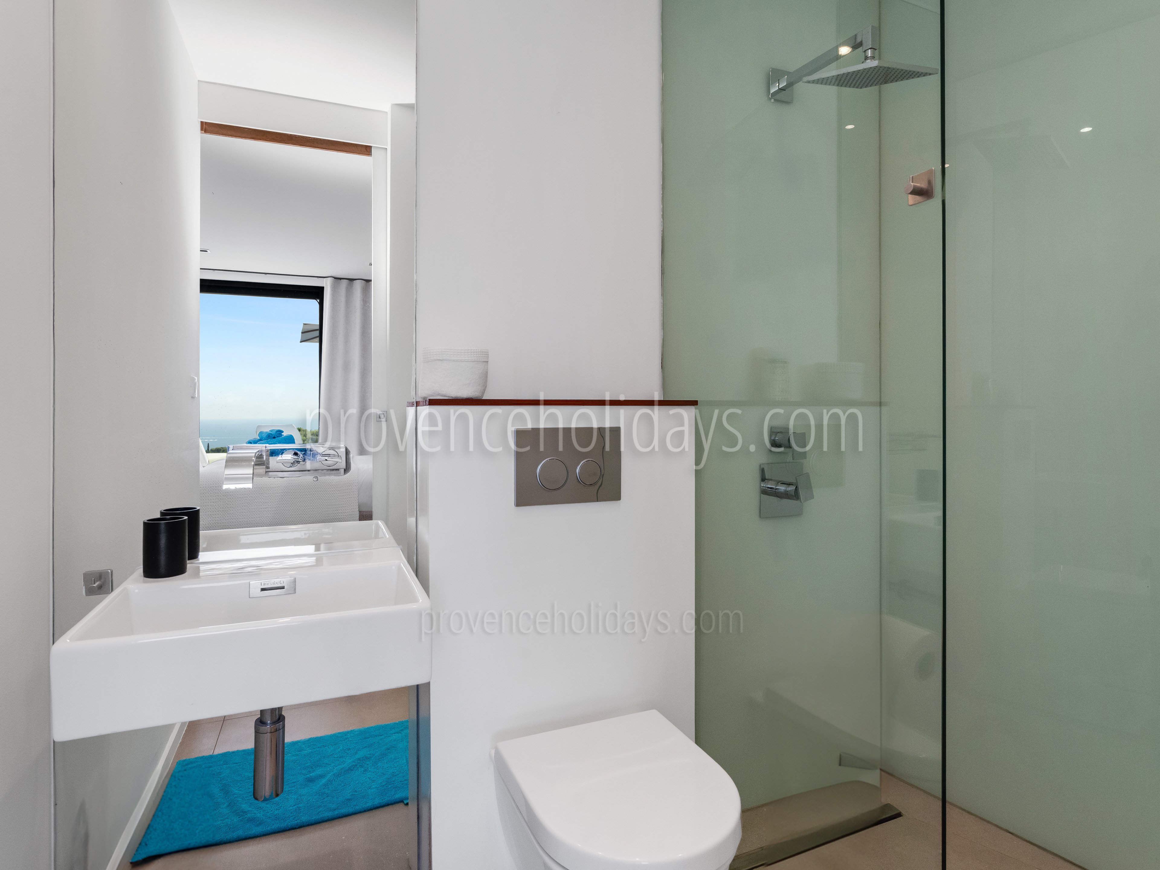 28 - Villa Iris: Villa: Bathroom