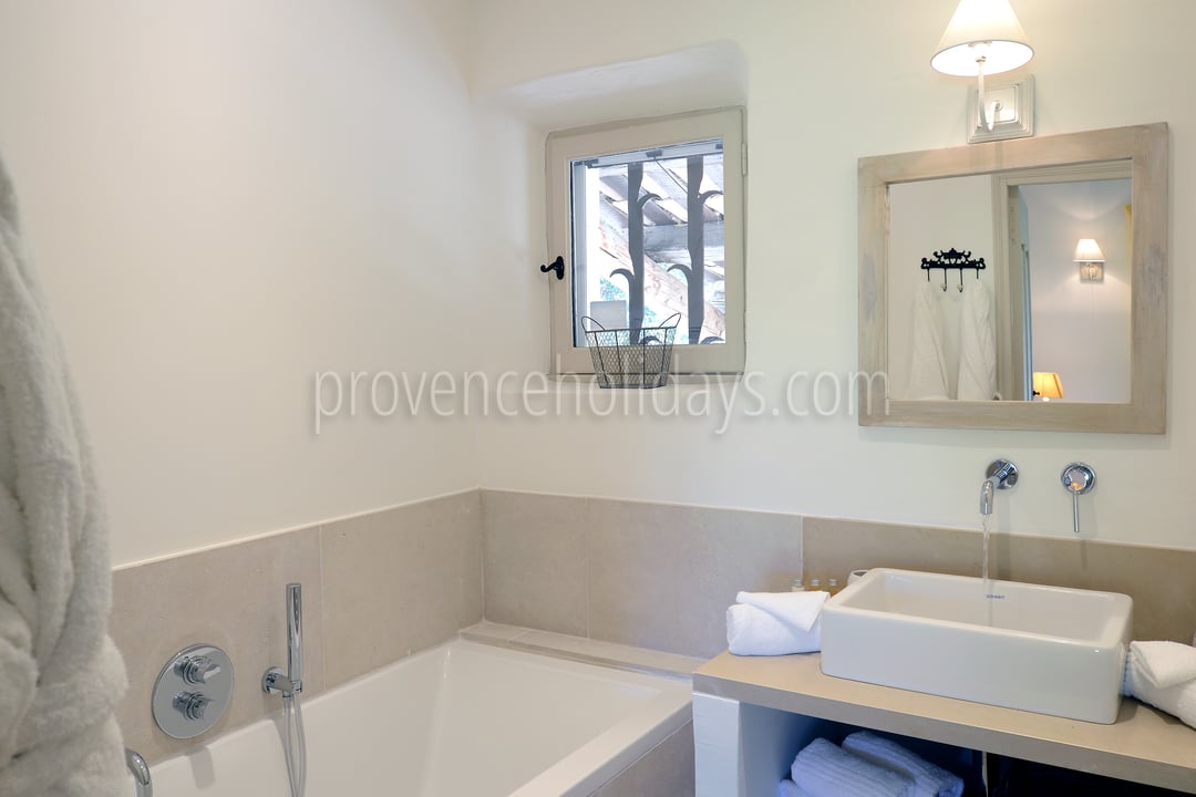 22 - Mas du Bois d\'Or: Villa: Bathroom 2