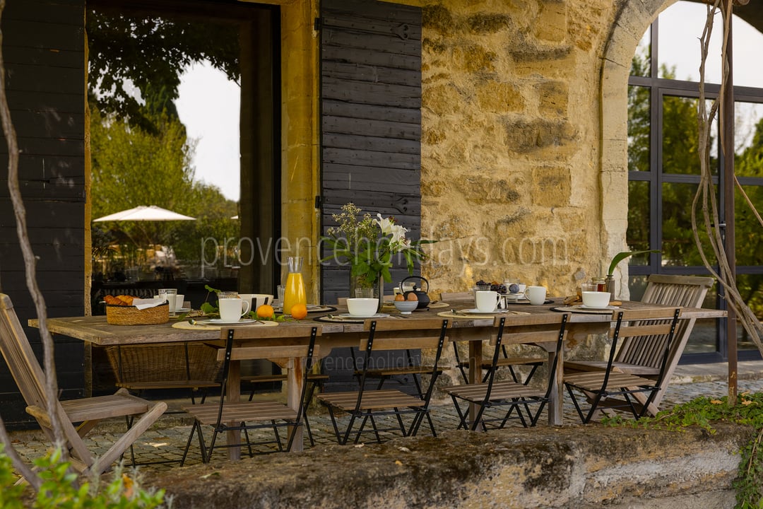 8 - Le Mas d\'Entraigues: Villa: Exterior