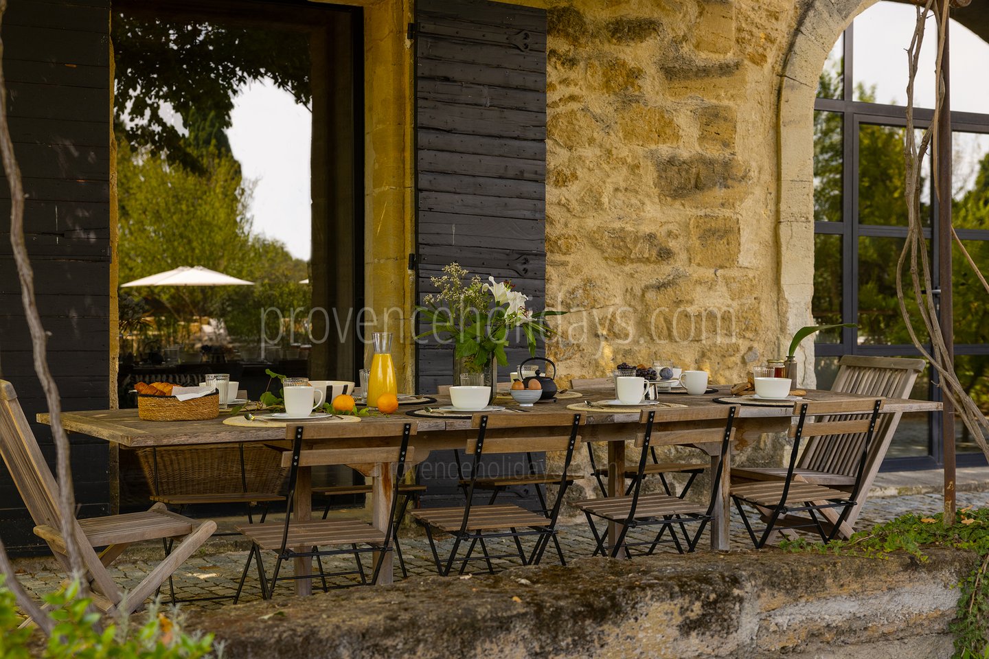8 - Le Mas d\'Entraigues: Villa: Exterior