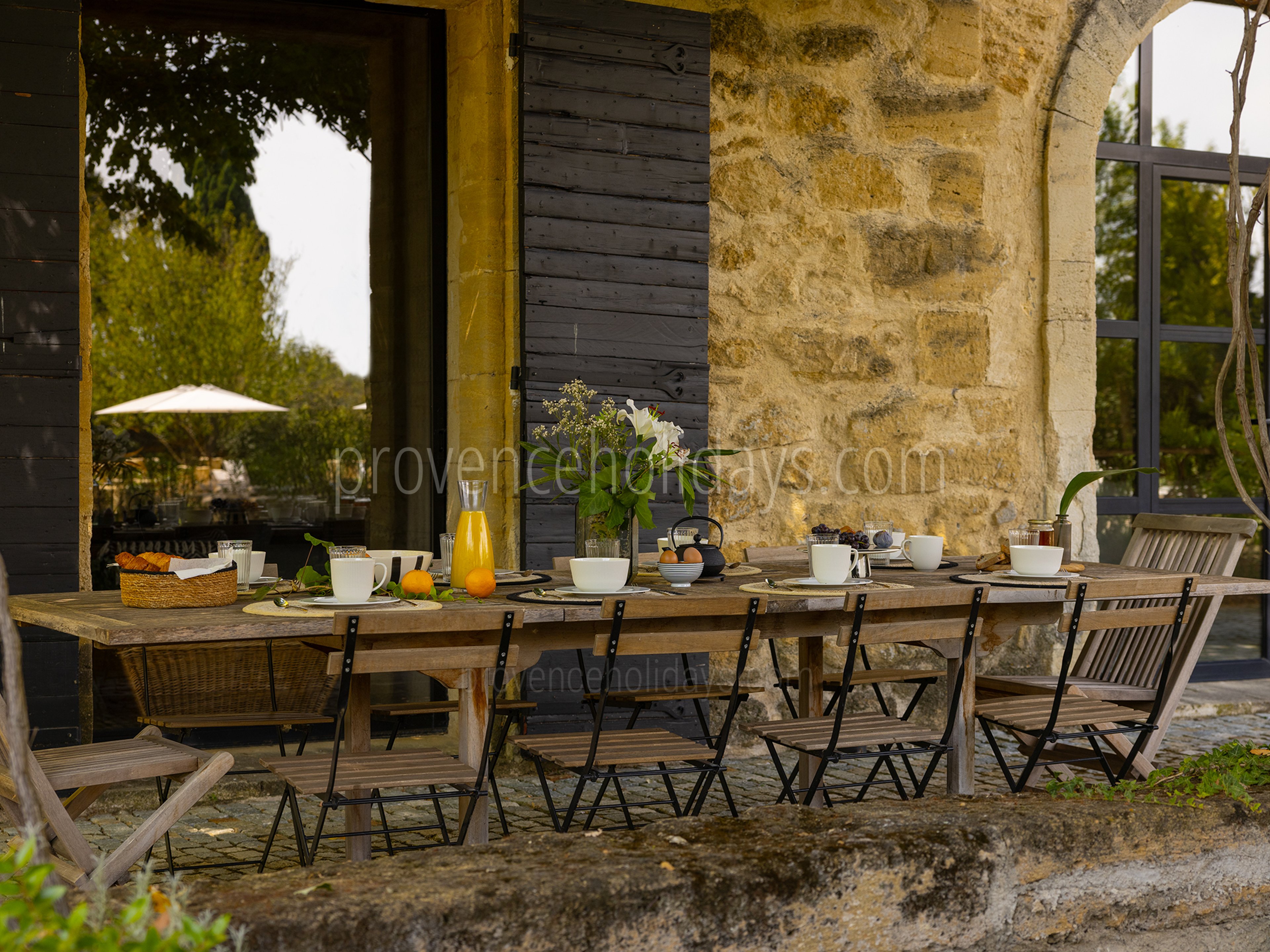 8 - Le Mas d\'Entraigues: Villa: Exterior