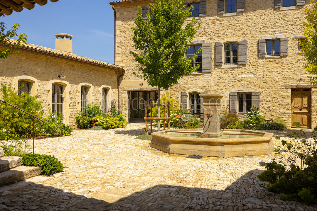 7 - Grand Mas d\'Oppède: Villa: Exterior