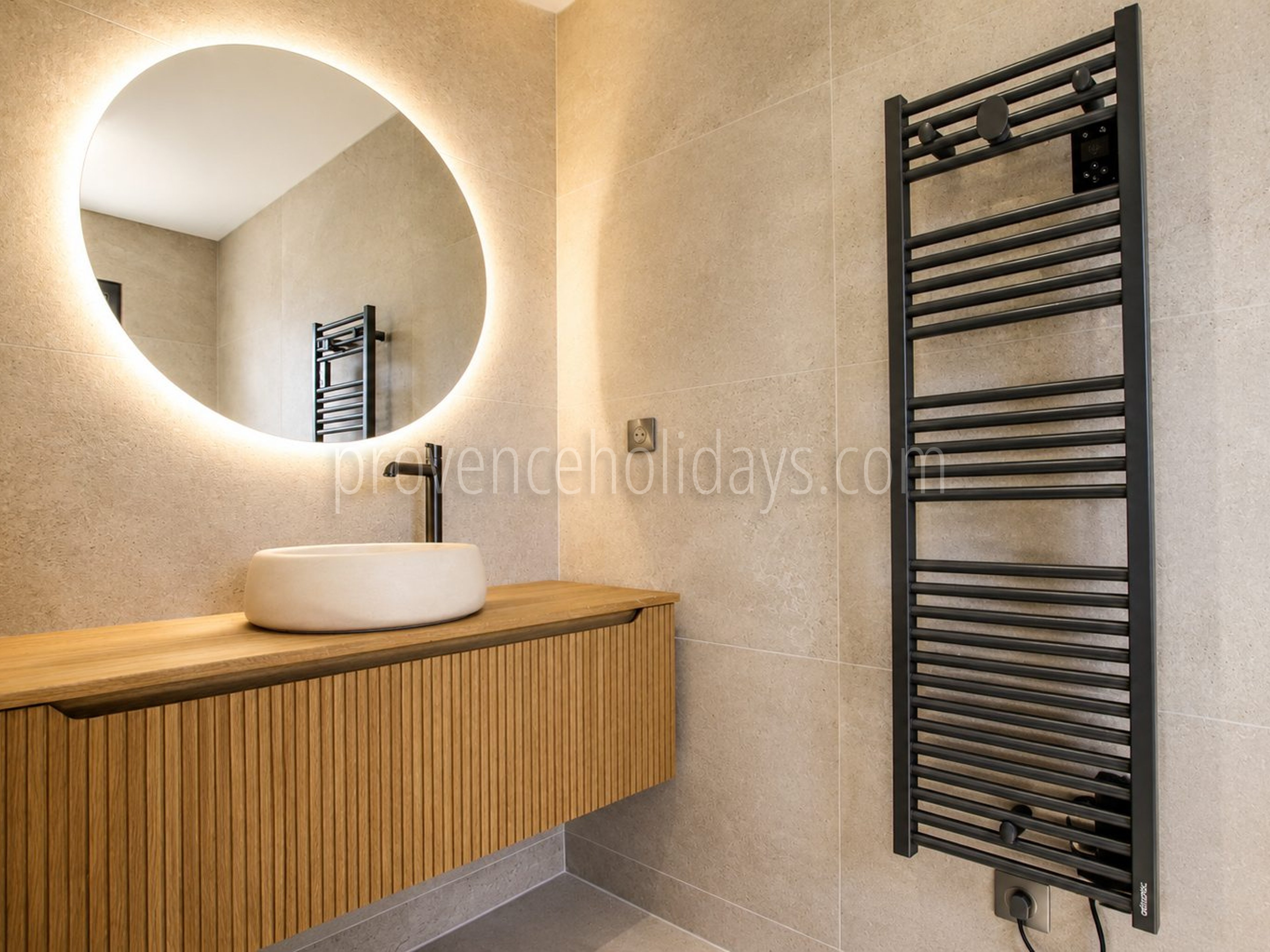 22 - Villa within walking distance of Maussane-les-Alpilles: Villa: Bathroom