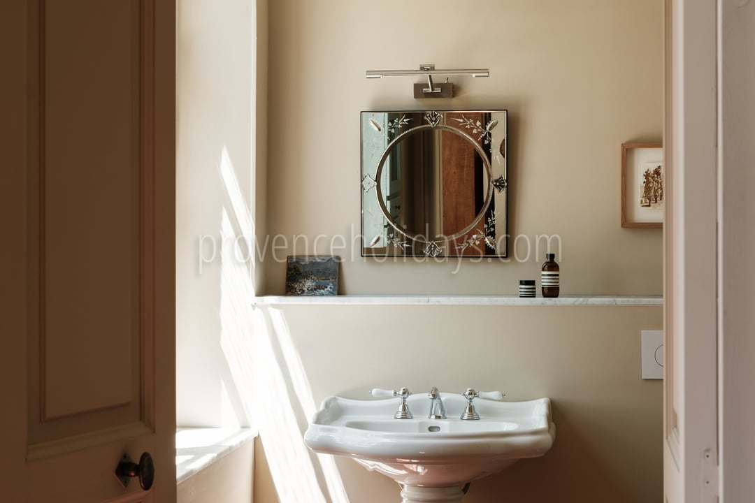 29 - La Bastide du Millénaire: Villa: Bathroom