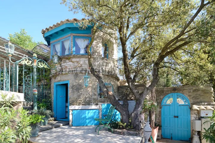 Rustic Holiday Rental with Heated Pool in Ménerbes