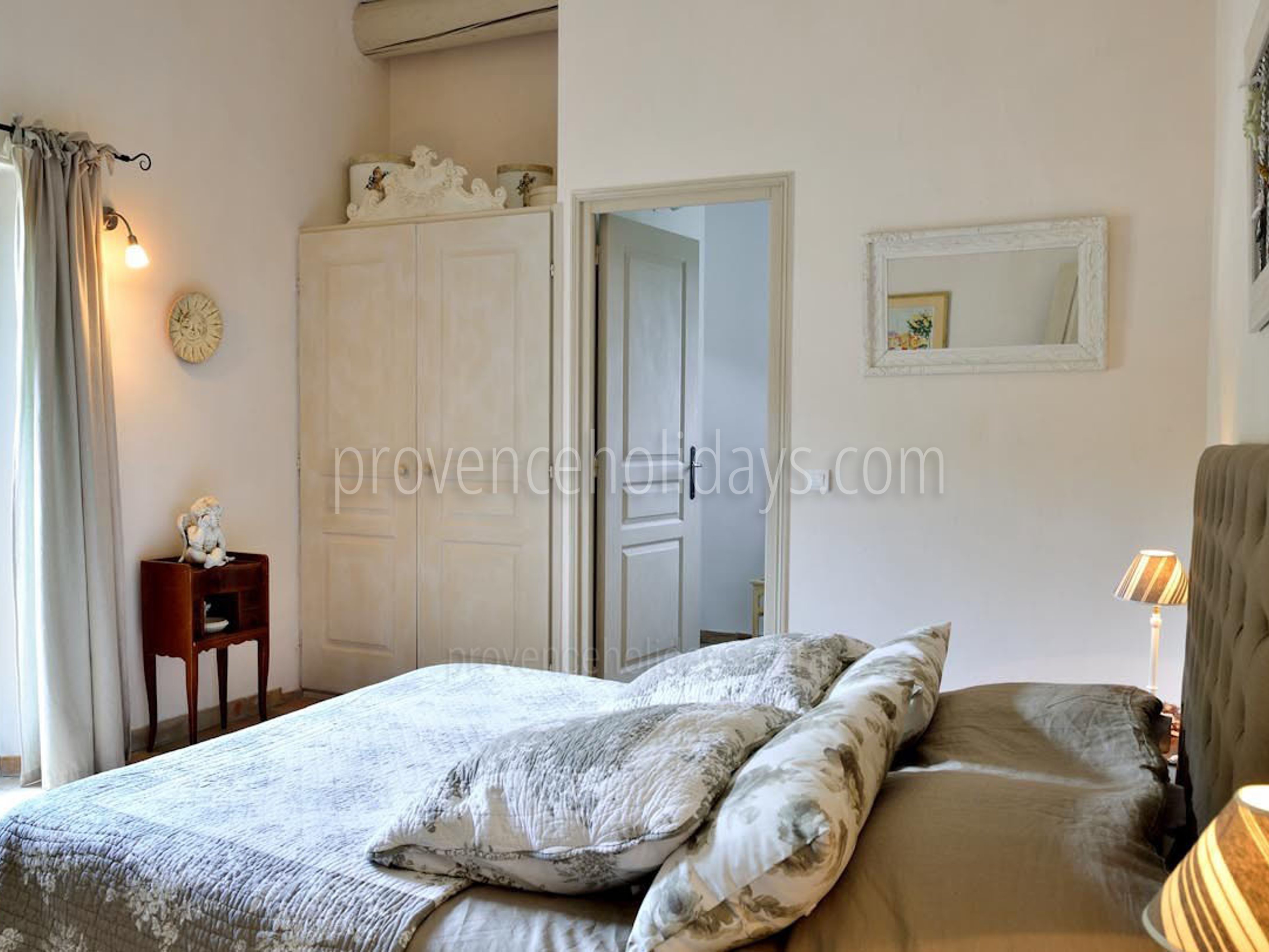 15 - La Bastide des Chênes: Villa: Bedroom