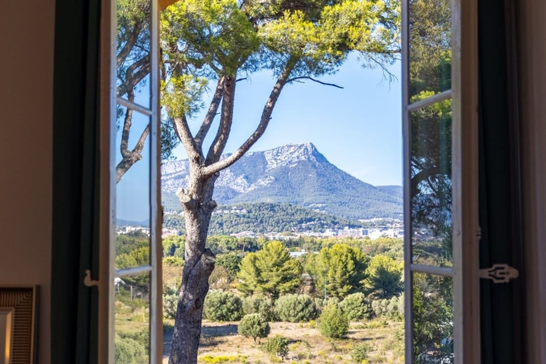 29 - Bastide Le Pradet: Villa: Exterior