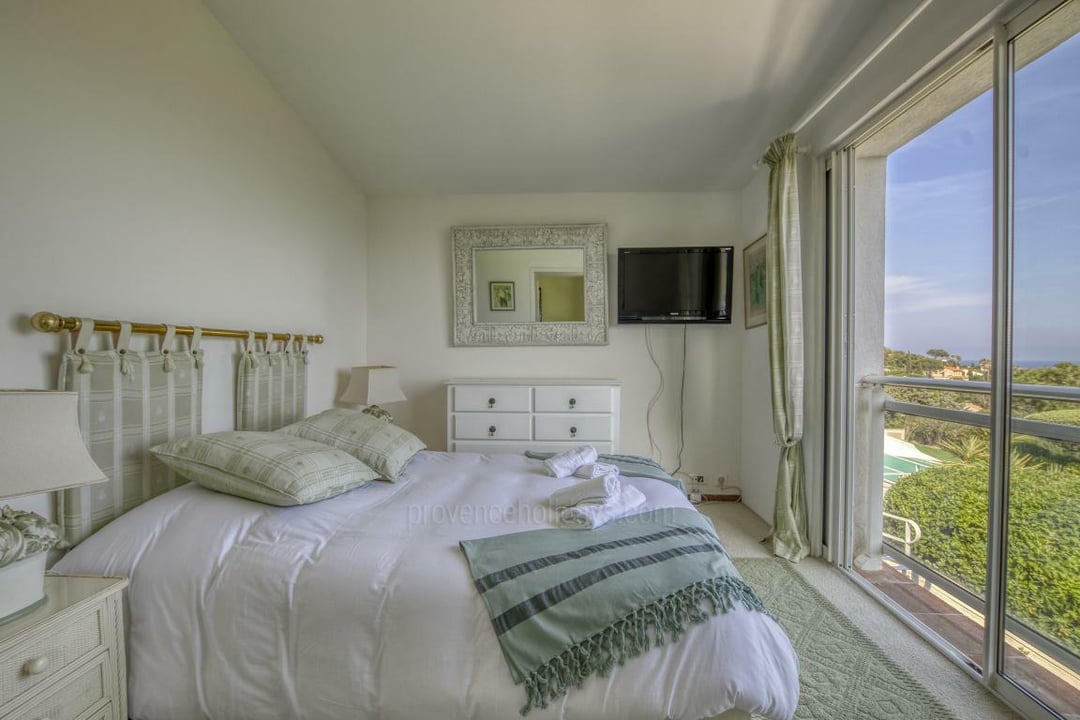 7 - Azur Sérénité: Villa: Bedroom