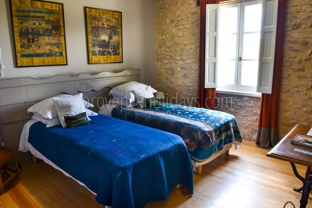 54 - Mas du Vaucluse: Villa: Bedroom