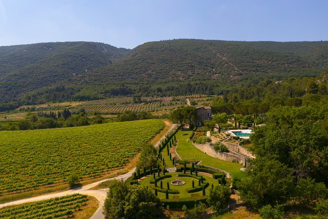 23 - La Roseraie: Villa: Exterior