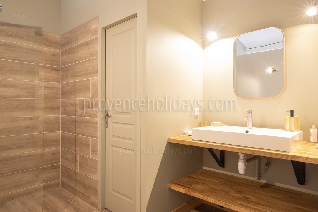 44 - Mas du Figuier: Villa: Bathroom