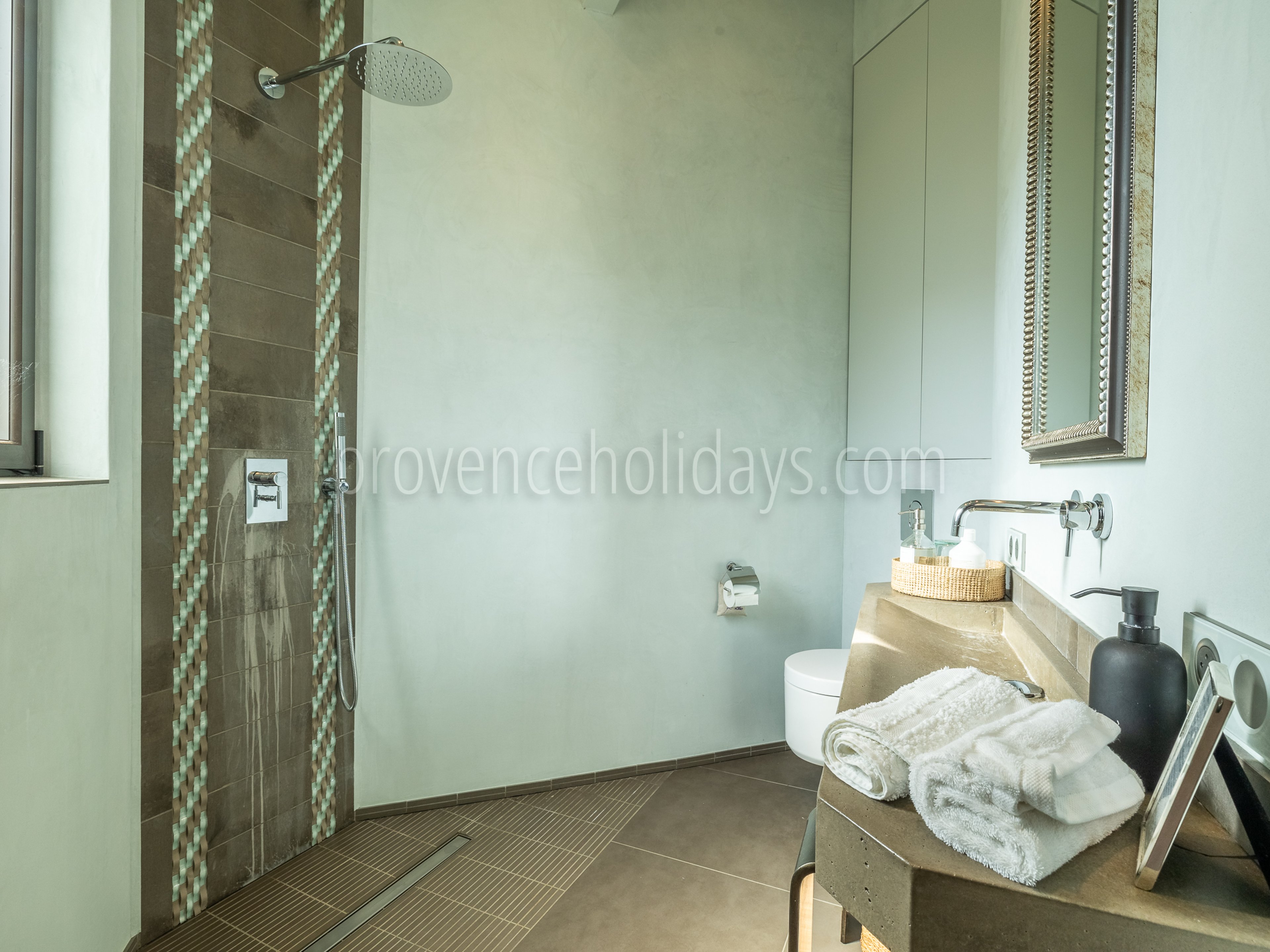 28 - Le Mas du Vallon: Villa: Bathroom