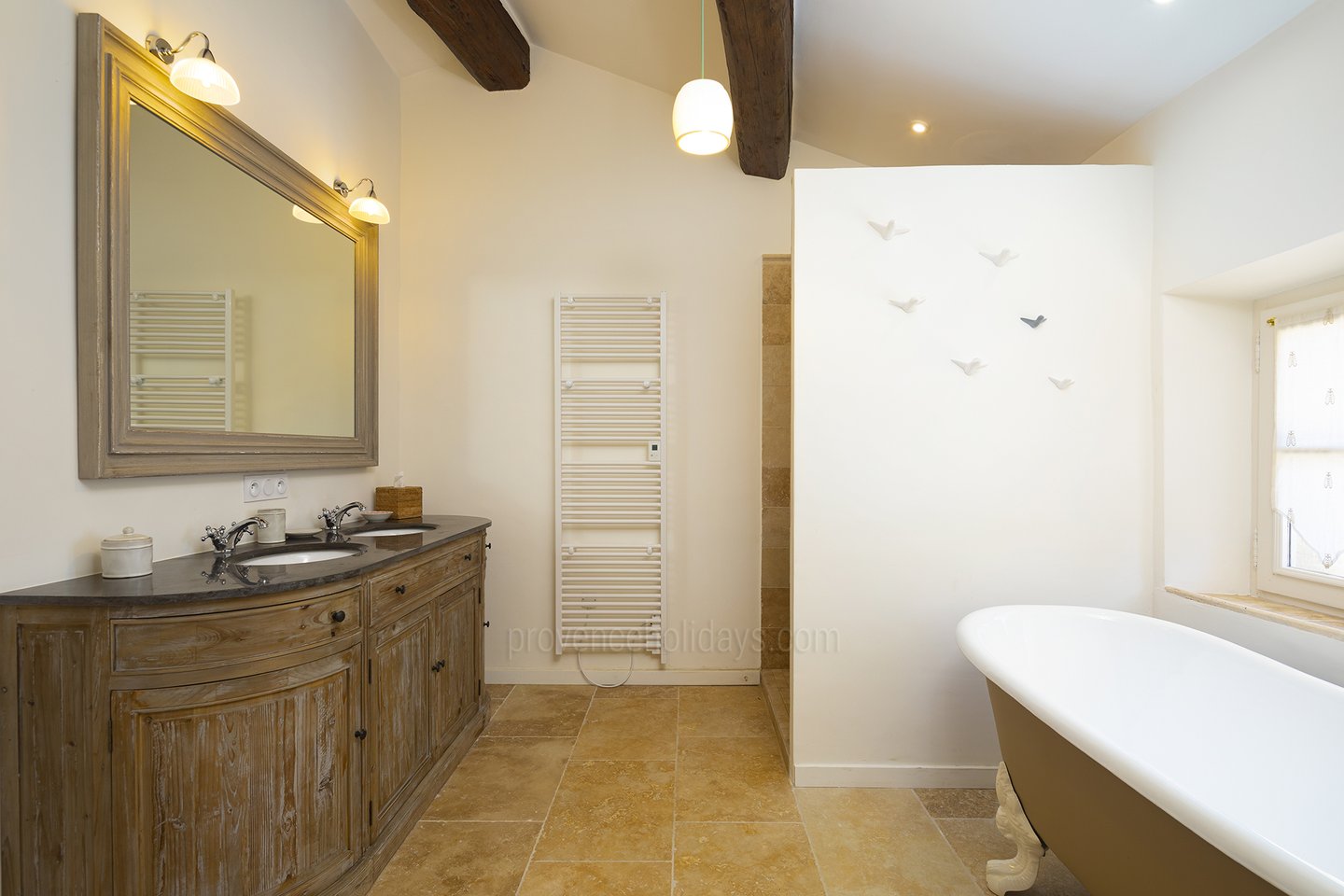 32 - Une Maison en Campagne: Villa: Bathroom