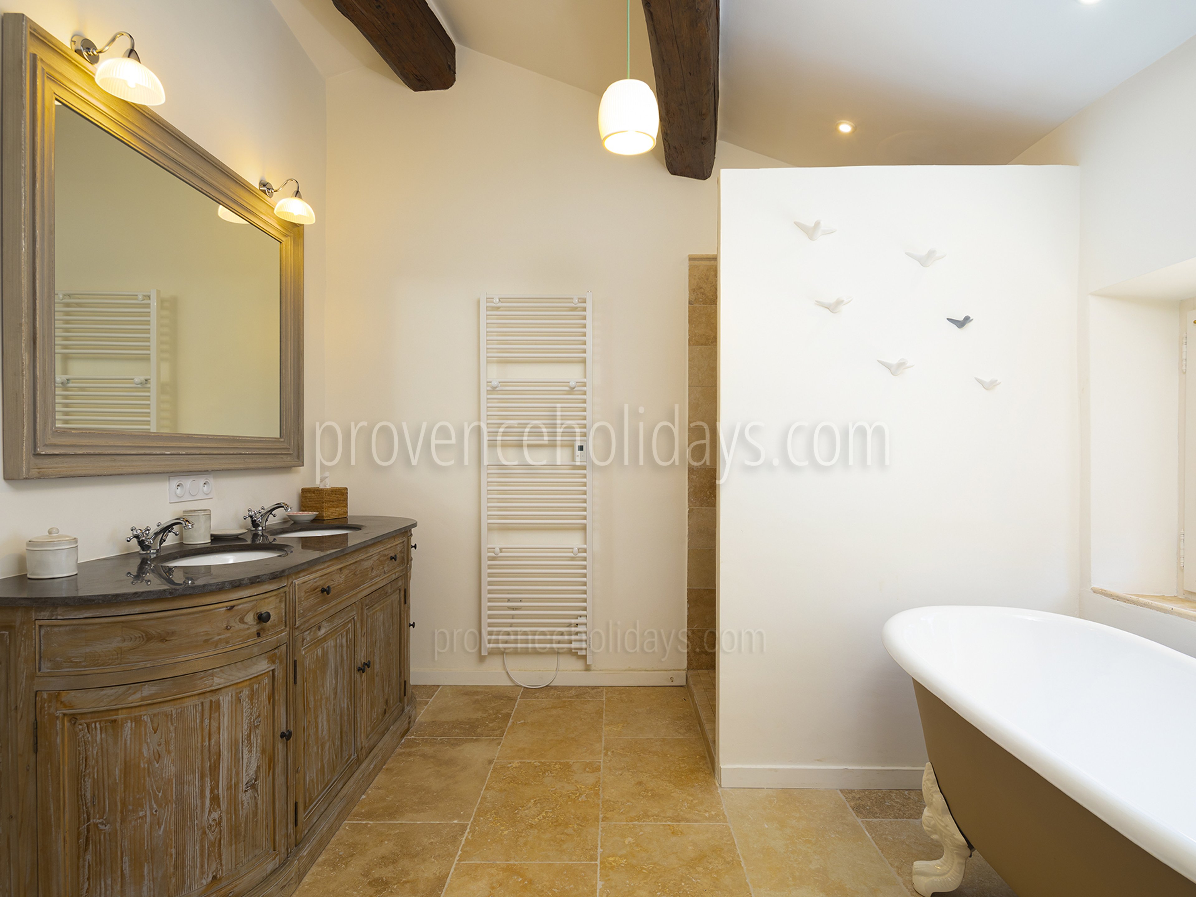 32 - Une Maison en Campagne: Villa: Bathroom
