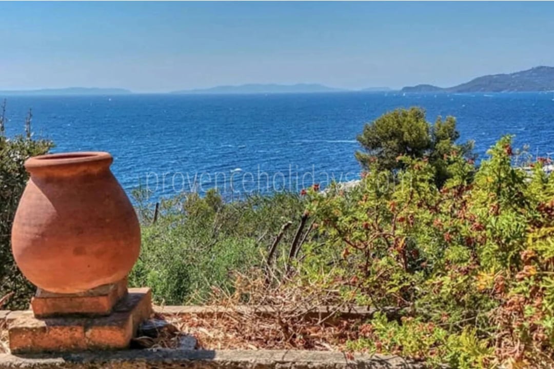Historic residence with panoramic sea views of the Îles d'Or