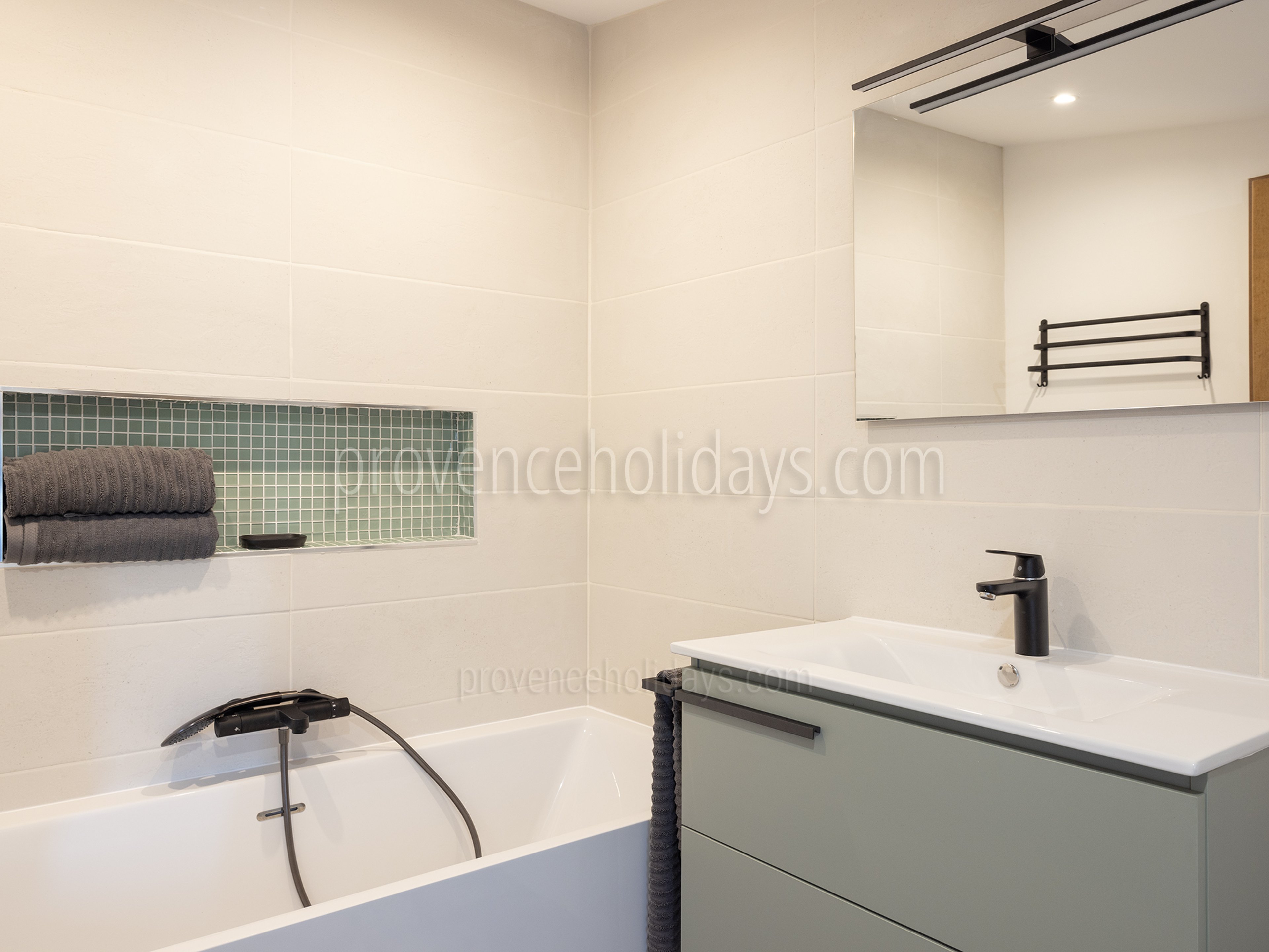 43 - La Bastide Lavande: Villa: Bathroom