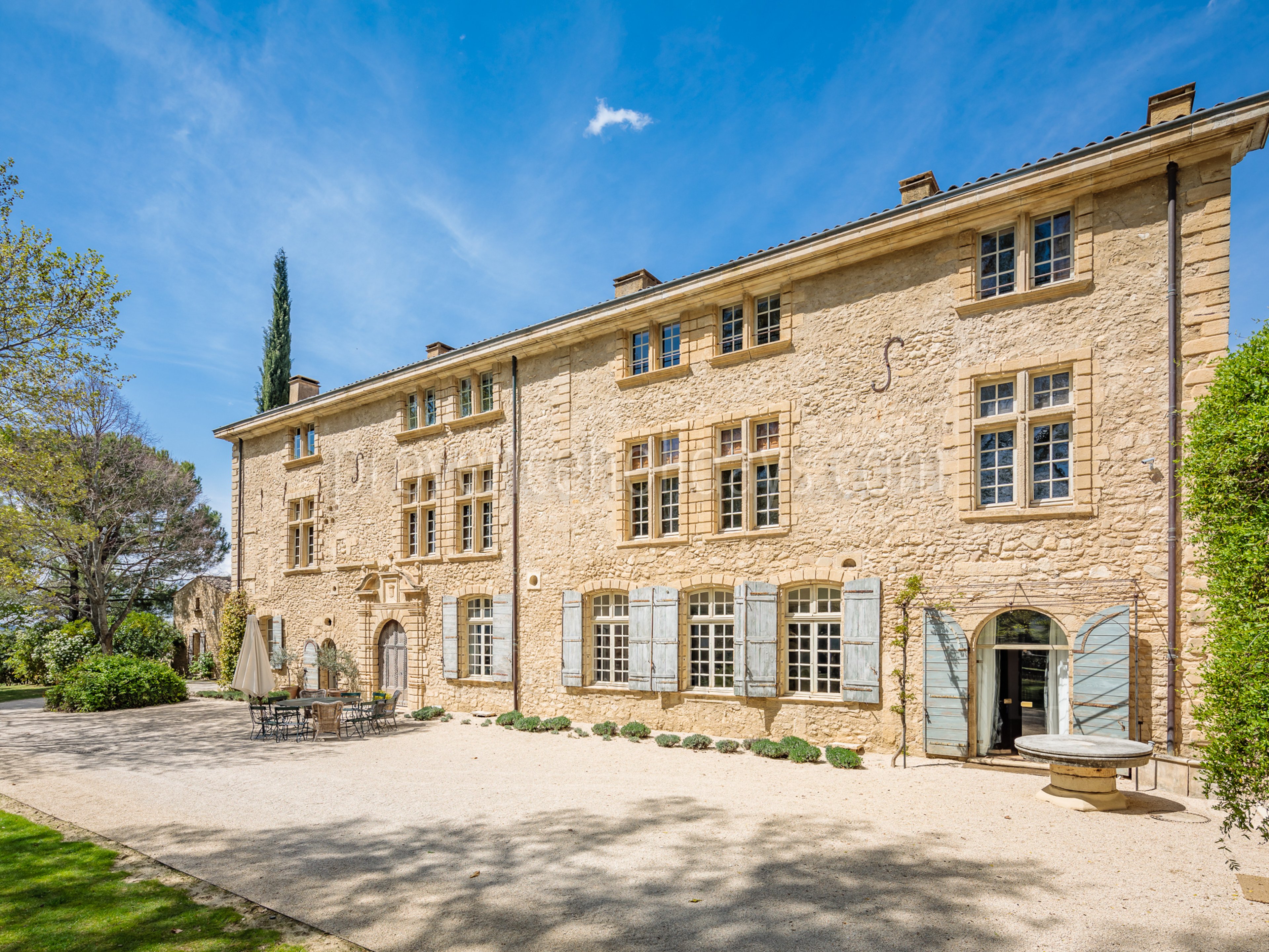 16 - Domaine de Luberon: Villa: Exterior
