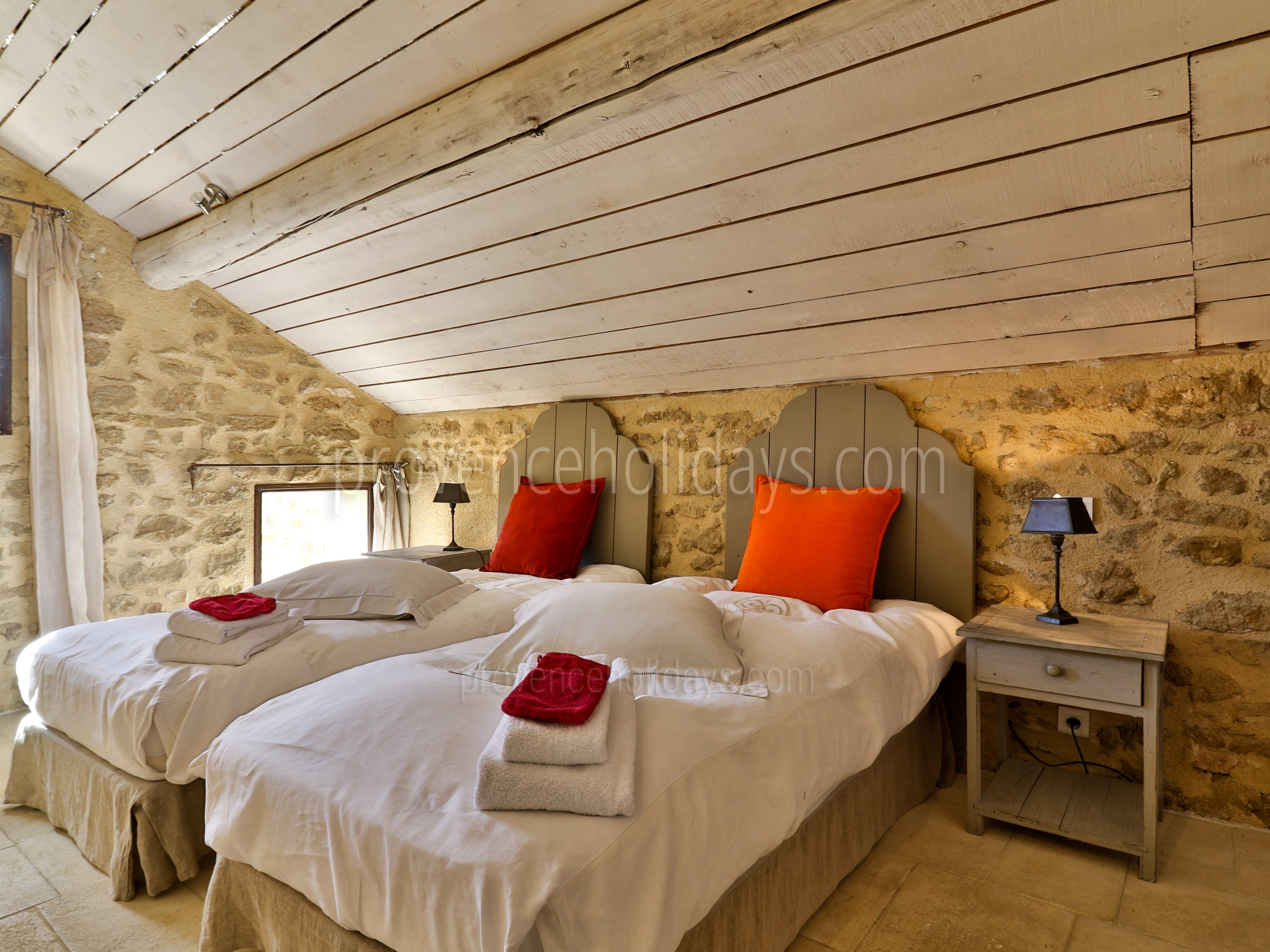 46 - Mas de Beaumes: Villa: Bedroom