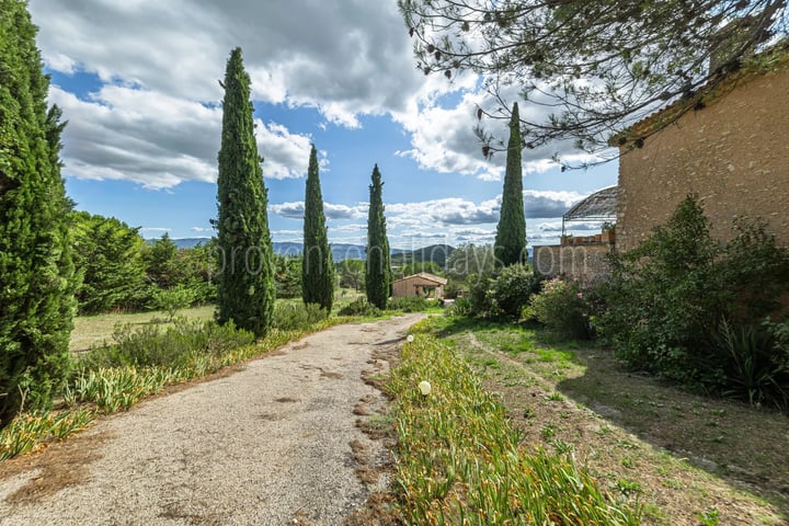 Stone farmhouse in Saint-Saturnin-lès-Apt - 13
