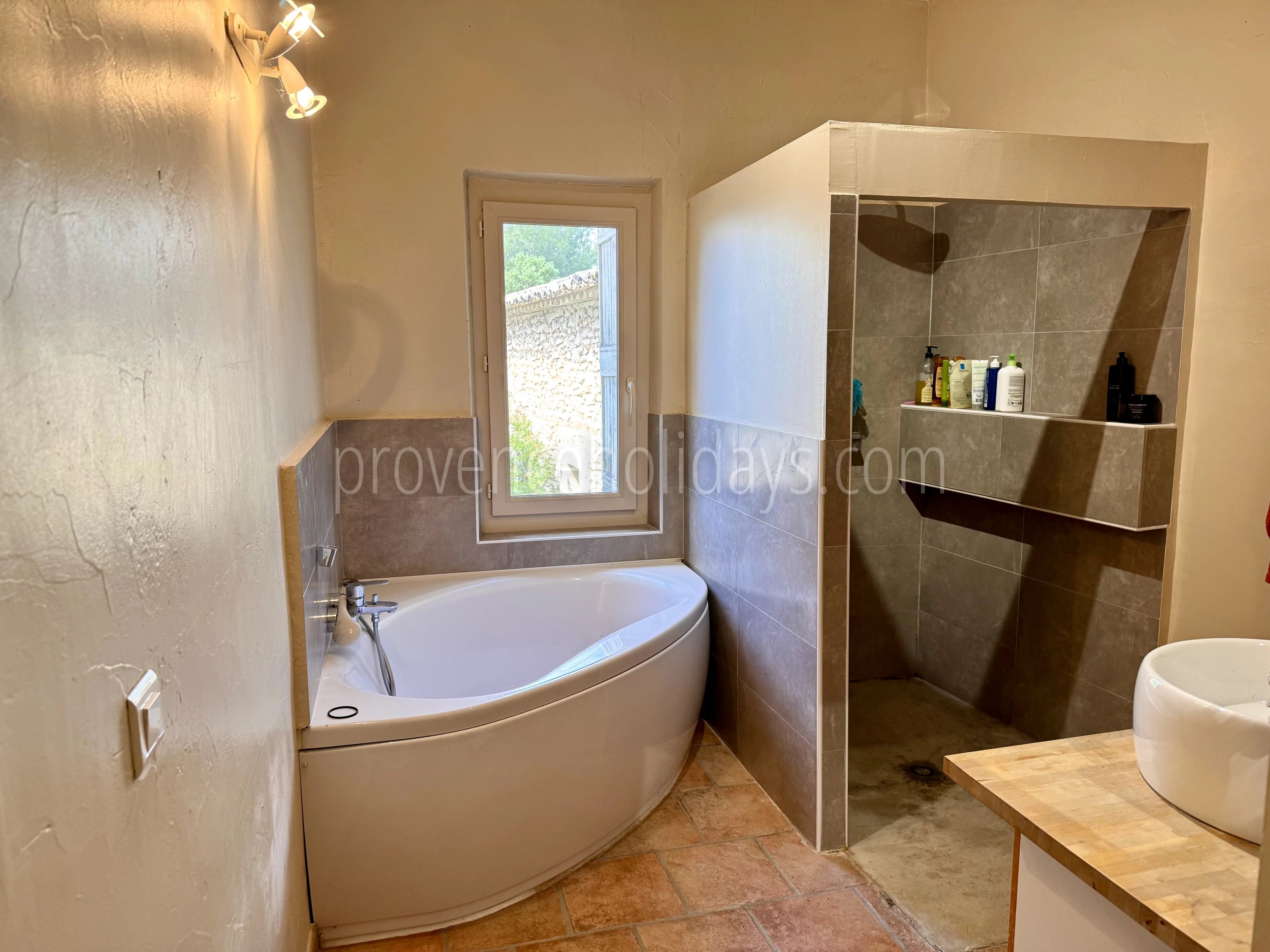 7 - Renovated château in Gordes: Villa: Bathroom