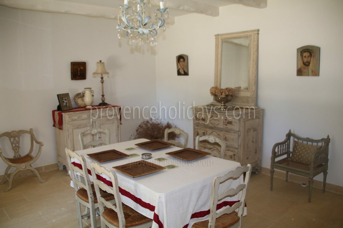 34 - Villa Lacoste: Villa: Interior