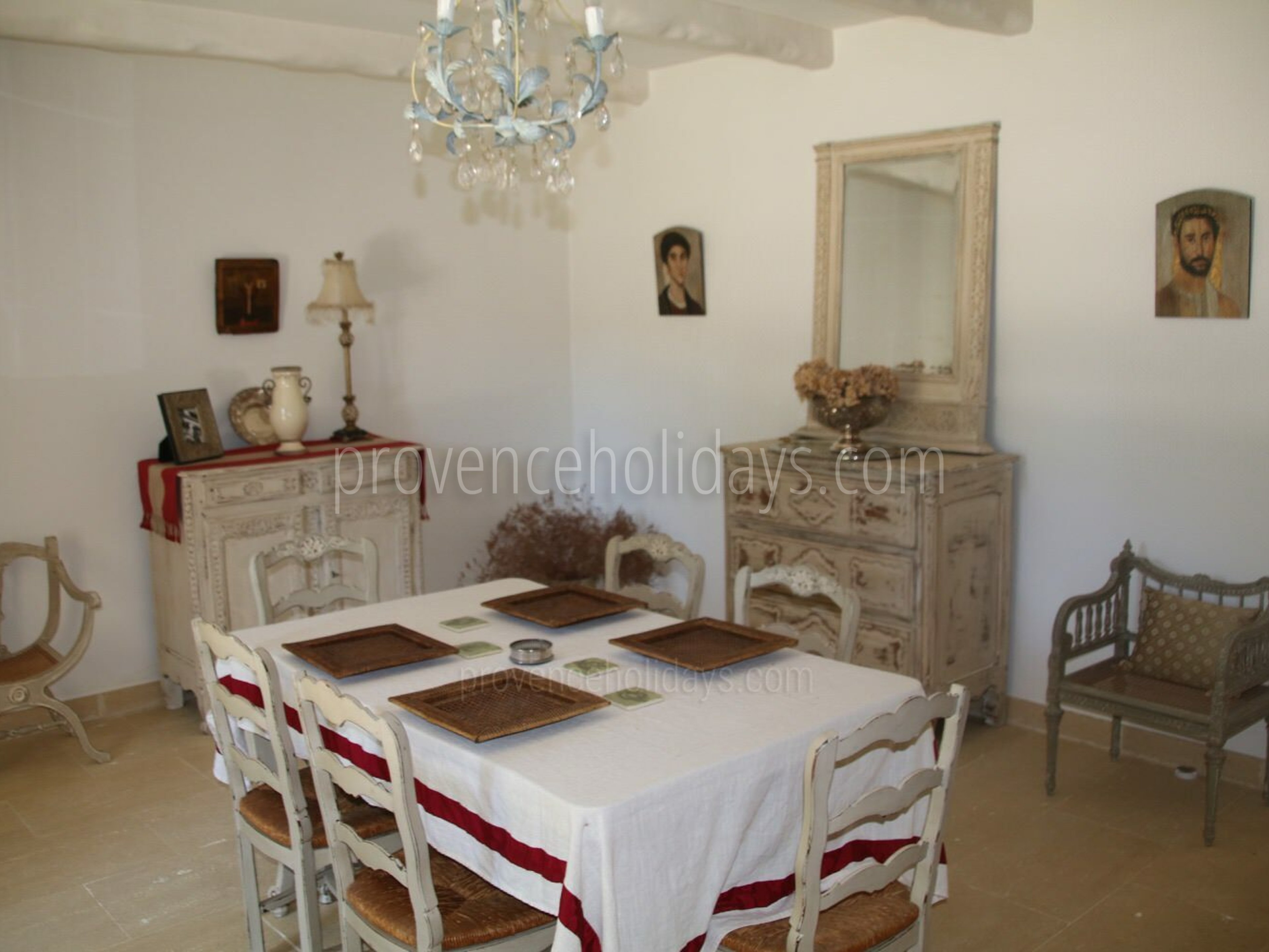 34 - Villa Lacoste: Villa: Interior