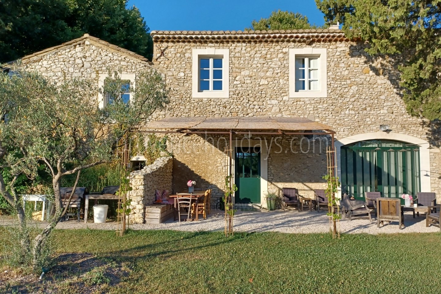 7 - Mas du Vaucluse: Villa: Exterior