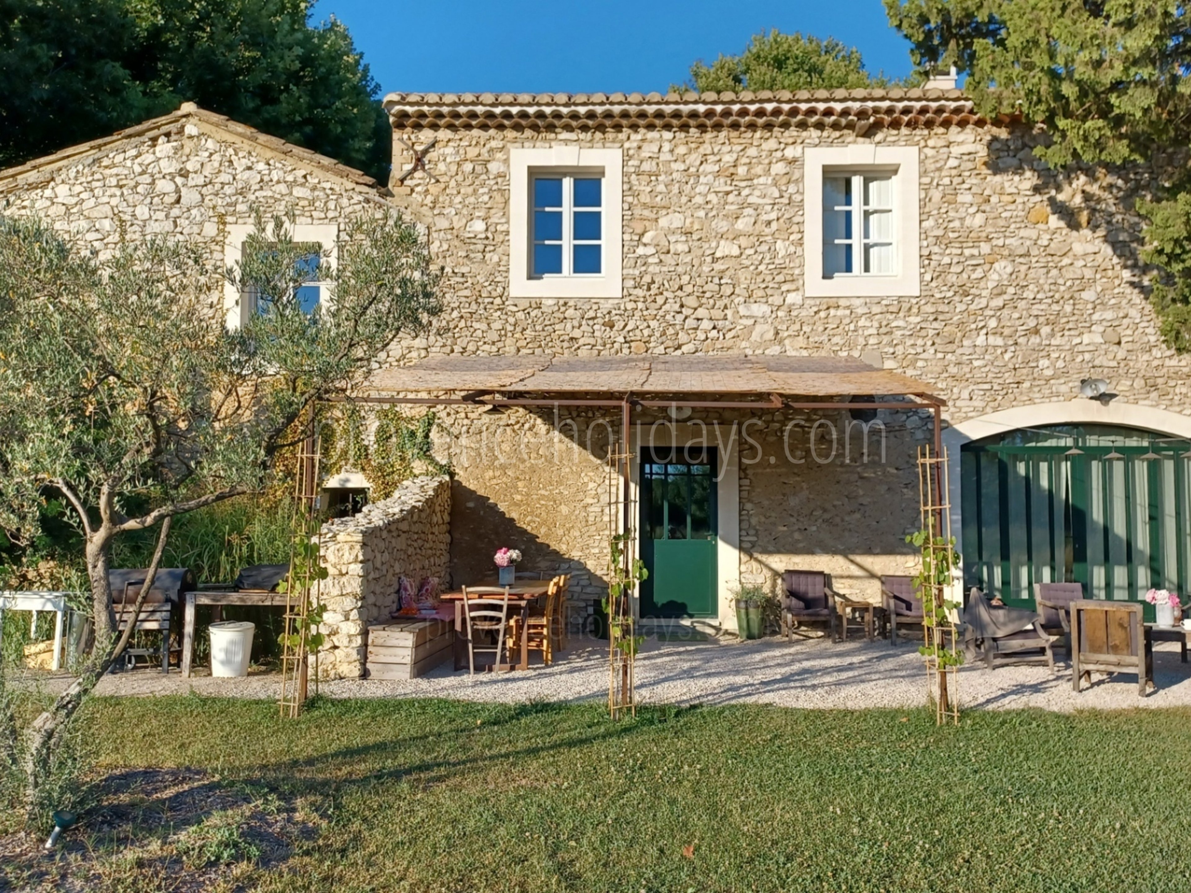 7 - Mas du Vaucluse: Villa: Exterior