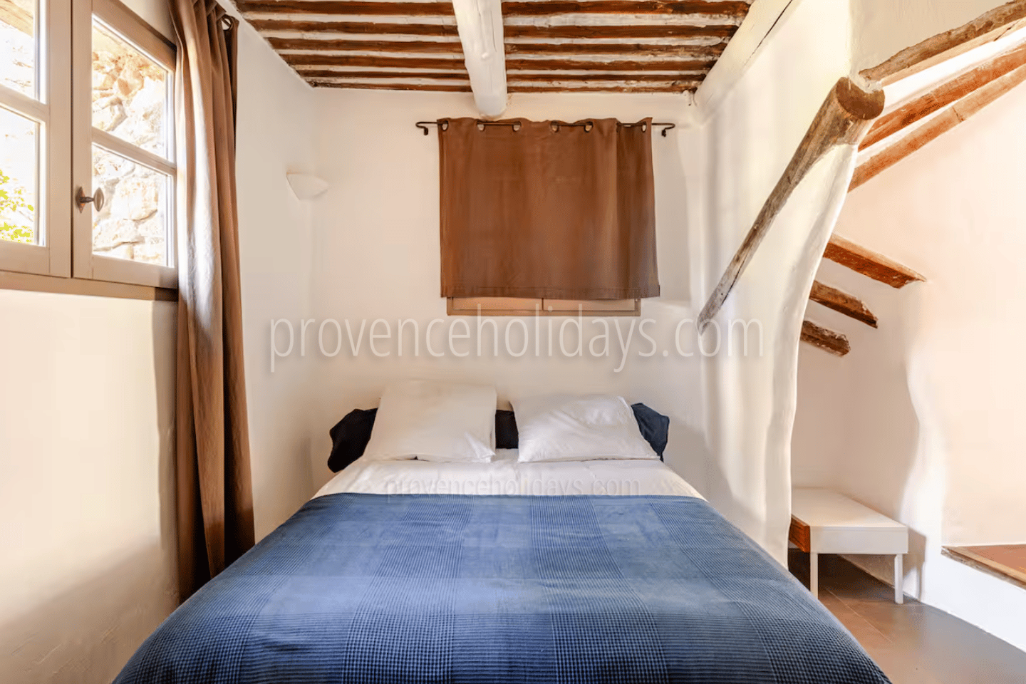 25 - Les Vues du Luberon: Villa: Bedroom