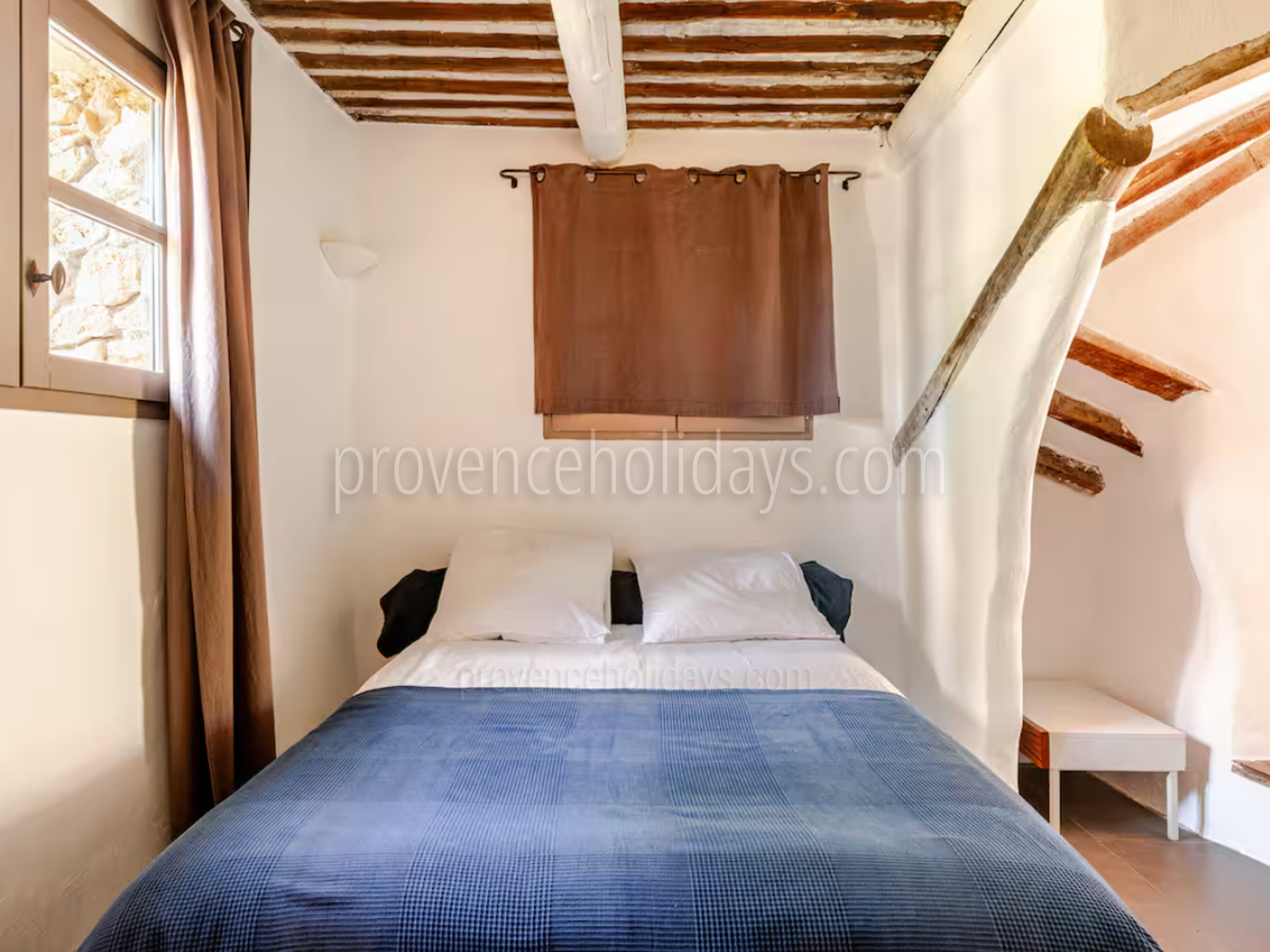 25 - Les Vues du Luberon: Villa: Bedroom