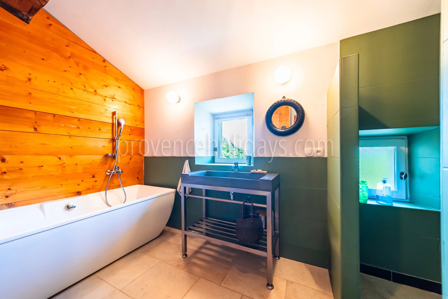 18 - Characterful mas in Cavaillon: Villa: Bathroom