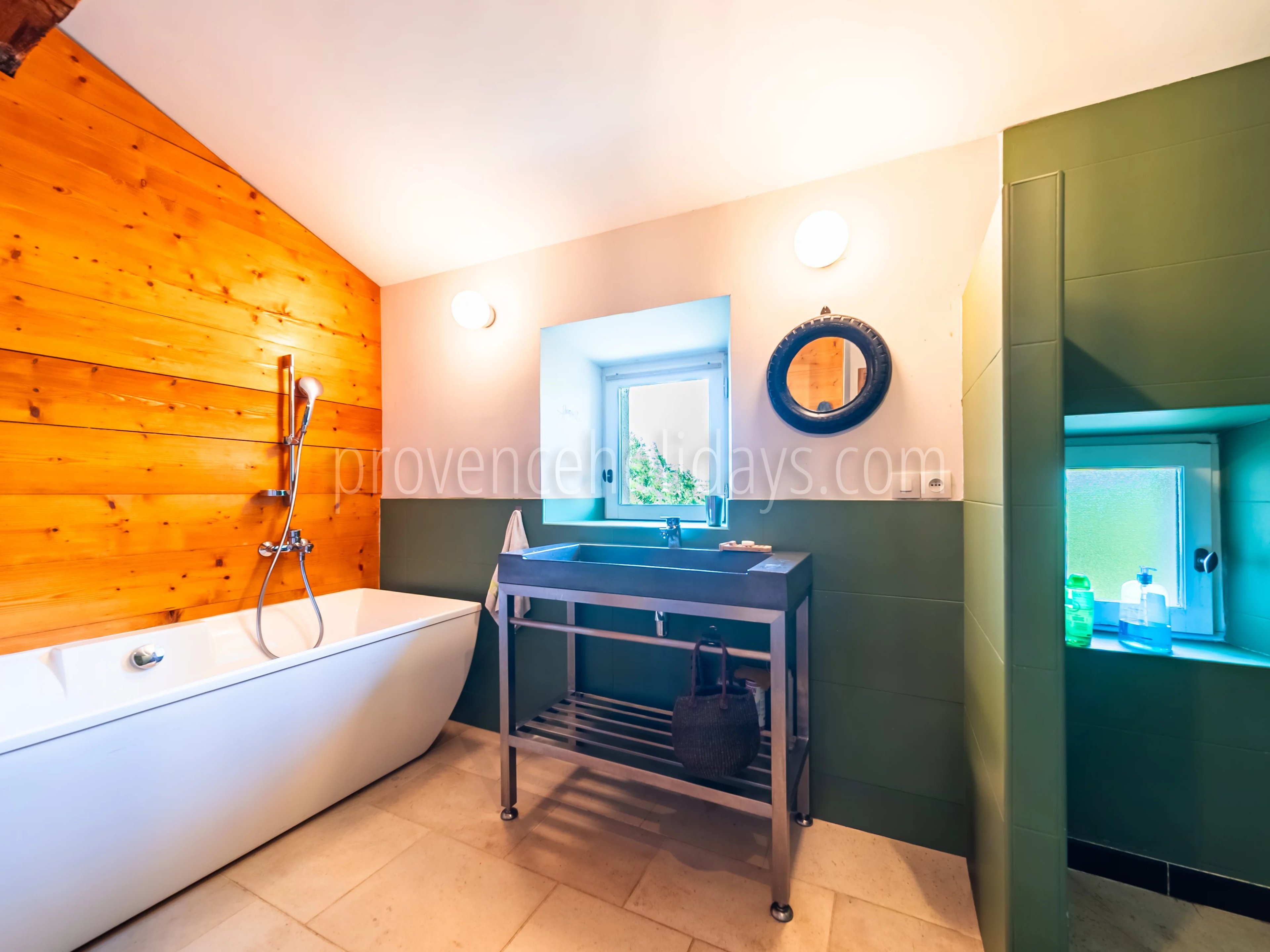 18 - Characterful mas in Cavaillon: Villa: Bathroom